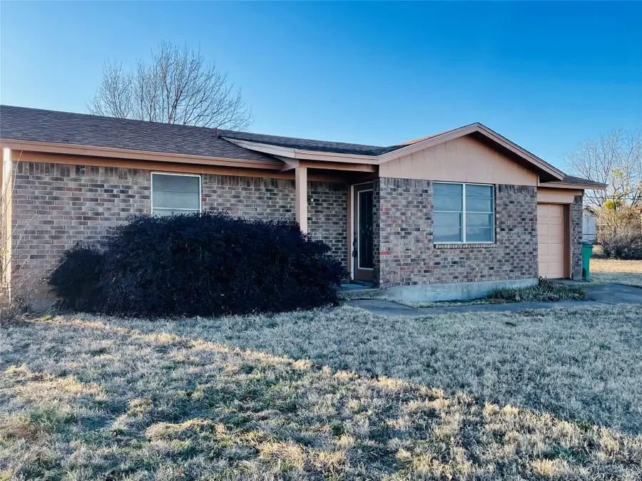 1134 N Seaman Street, Eastland, TX 76448 - Image #2