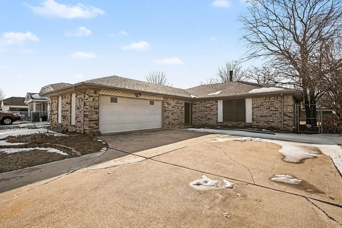 2316 Busch Drive, Arlington, TX 76014 - Image #1