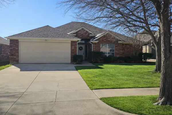 513 Greenvale Court, Saginaw, TX 76179