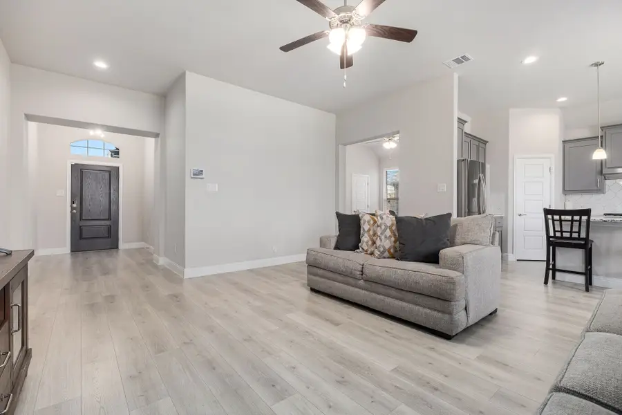 3711 Autumncrest Street, Grand Prairie, TX 76065 - Image #3