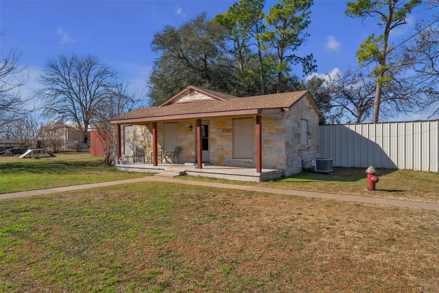 5920 Walnut Creek Drive, Granbury, TX 76049 - Image #3