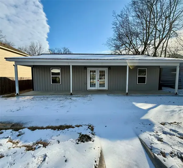 805 S 4th Street, Bonham, TX 75418