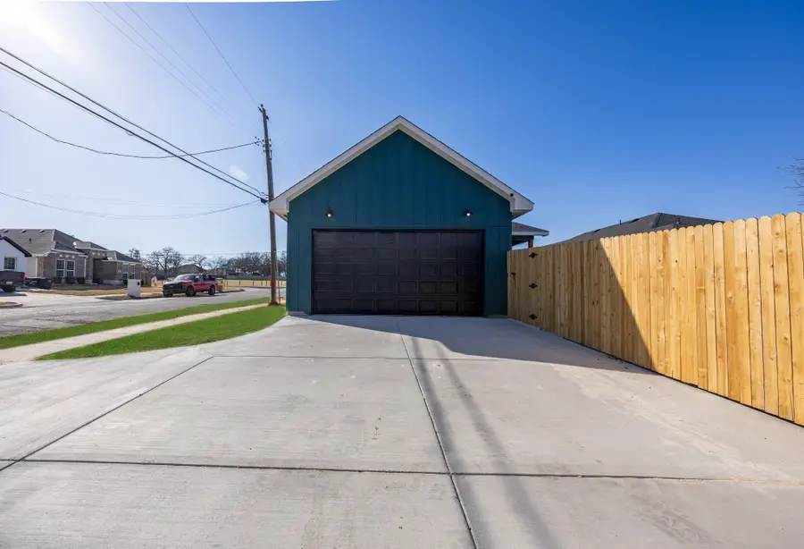 2613 Walker Street, Fort Worth, TX 76105 - Image #3