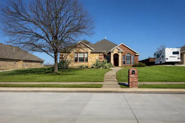 420 Woodlawn Street, Krum, TX 76249