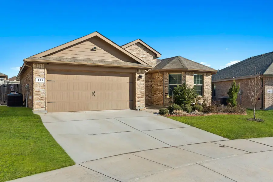 421 Houndstooth Drive, Fort Worth, TX 76131 - Image #2