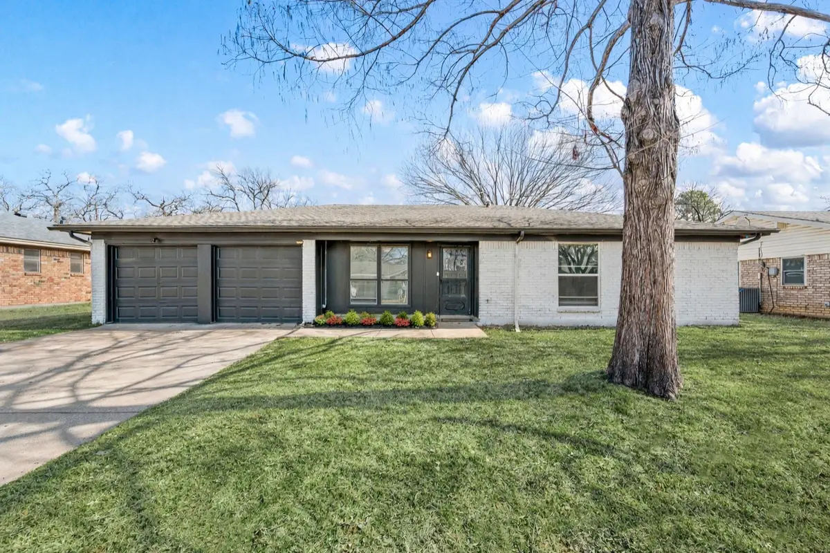 2204 Mountainview Drive, Hurst, TX 76054 - Image #1