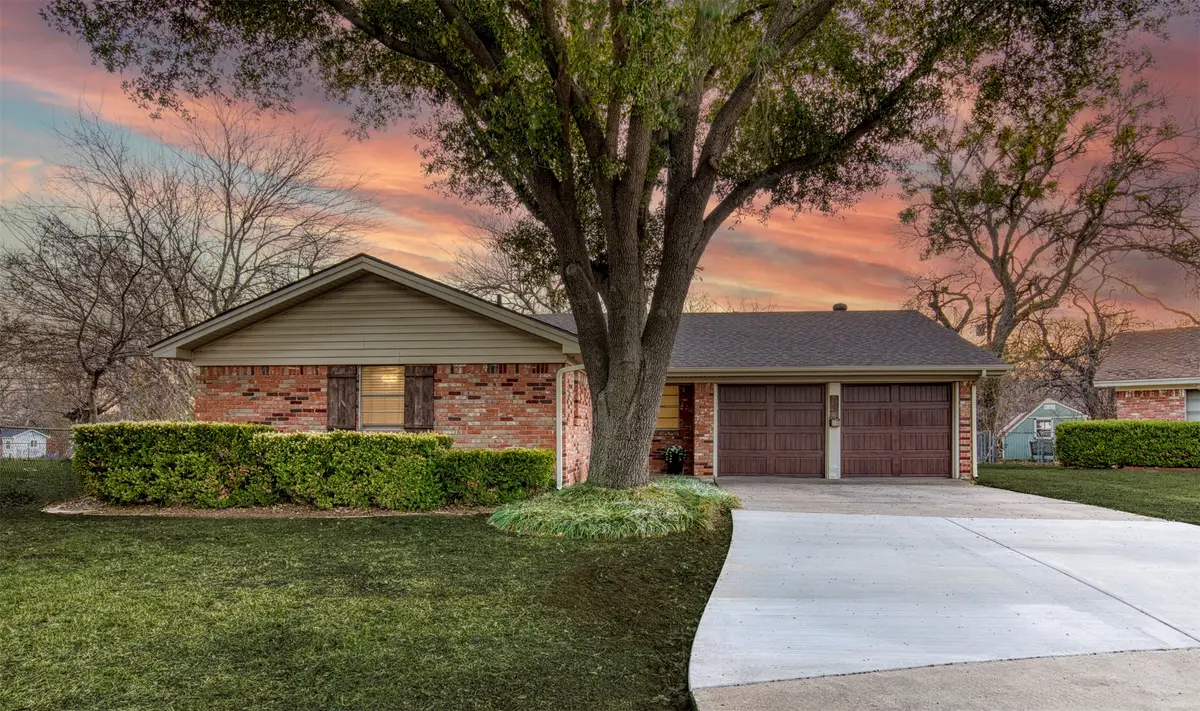 521 Val Oaks Court, Hurst, TX 76053 - Image #1