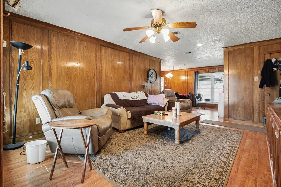 13057 Glenside Drive, Farmers Branch, TX 75234 - Image #3