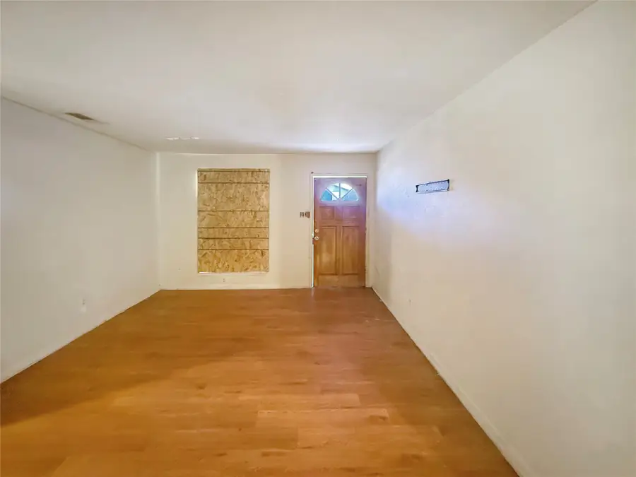 925 Manning Street, Grand Prairie, TX 75051 - Image #3