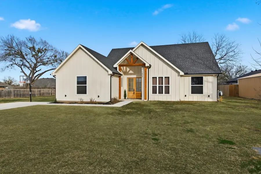 1404 17th Street, Bridgeport, TX 76426 - Image #2