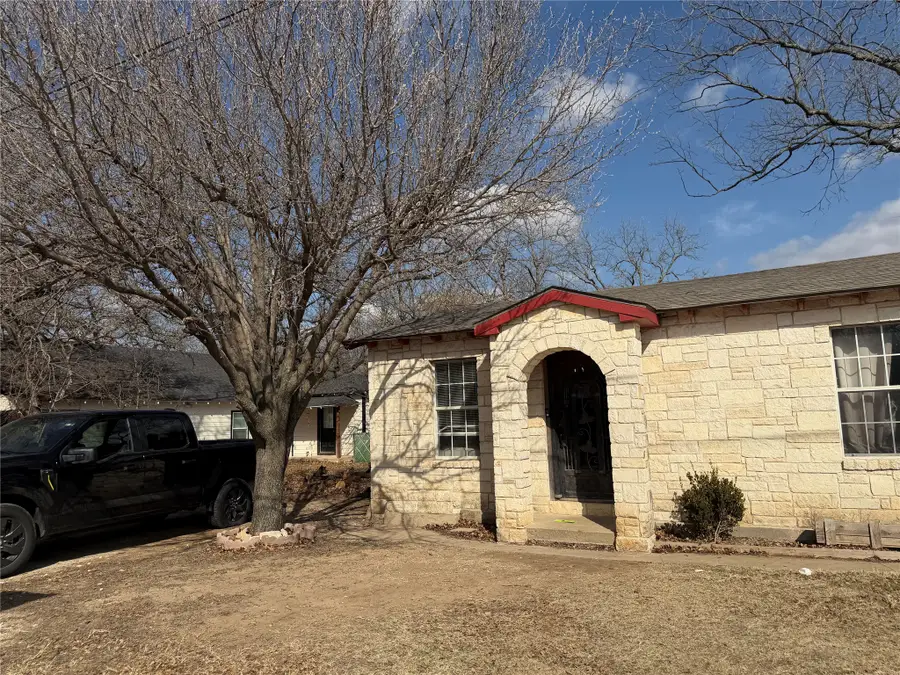 819 Paddock Street, Stephenville, TX 76401 - Image #3