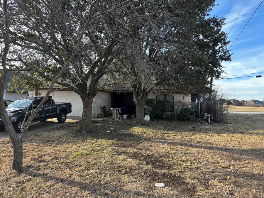 509 Brookside Court, Burleson, TX 76028 - Image #2