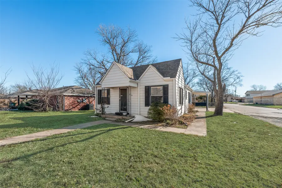 928 W Willow Street, Sanger, TX 76266 - #2