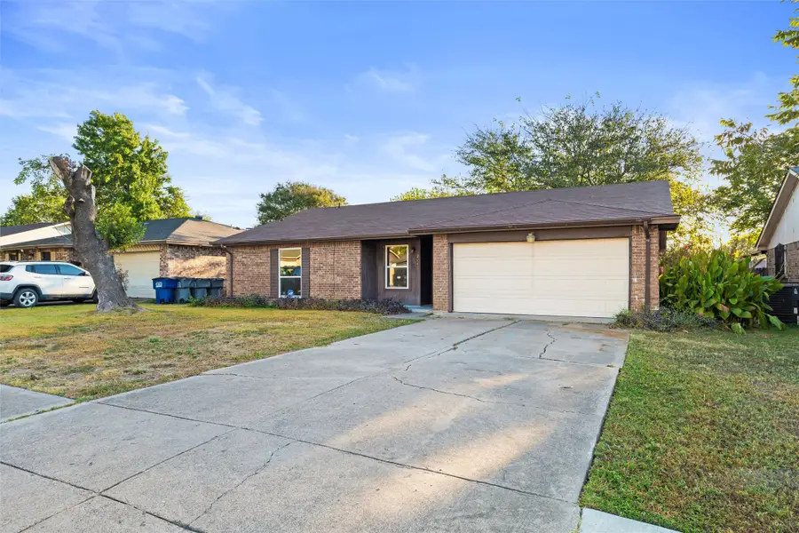 2742 E Pepperidge Drive, Lancaster, TX 75134 - Image #2