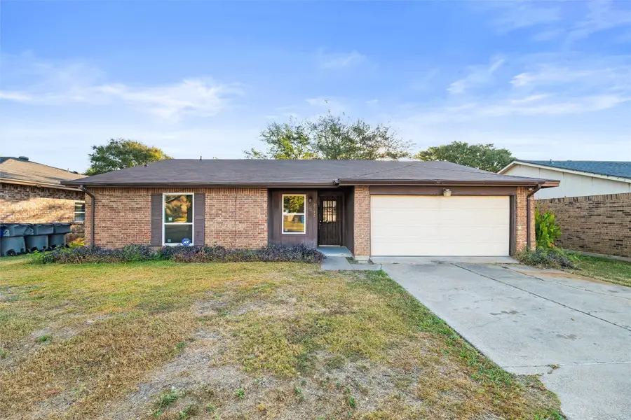 2742 E Pepperidge Drive, Lancaster, TX 75134 - Image #3