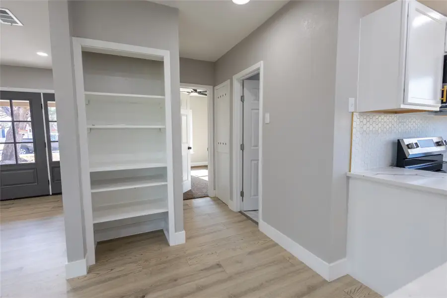 606 SE 10th Street, Grand Prairie, TX 75051 - Image #3