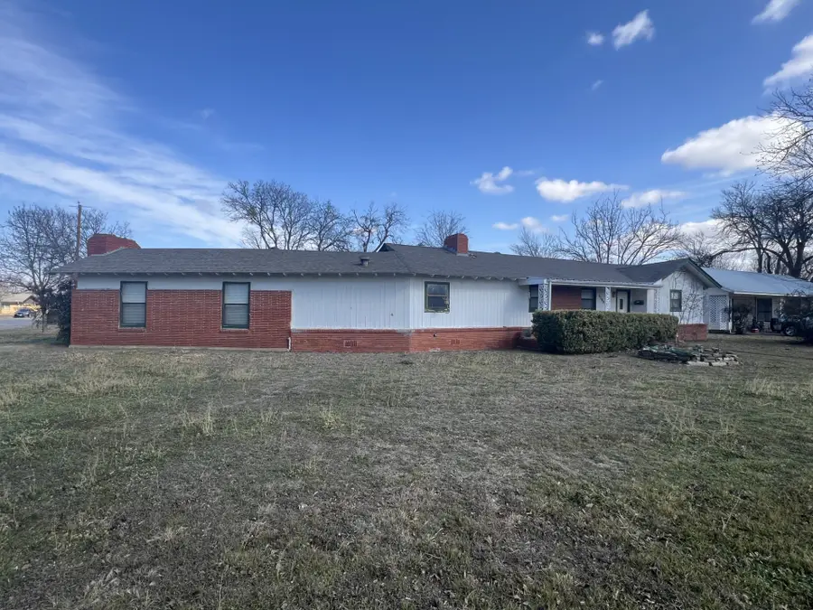 2100 11th Street, Brownwood, TX 76801 - #2