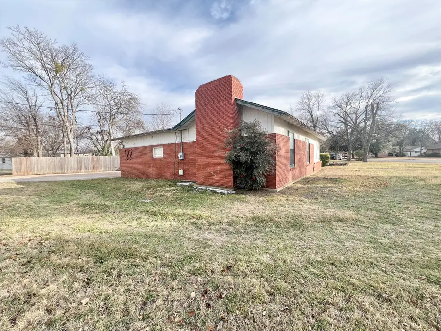 2100 11th Street, Brownwood, TX 76801 - #3