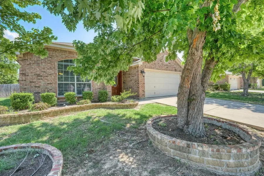 617 Creek Point Drive, Saginaw, TX 76179 - Image #3