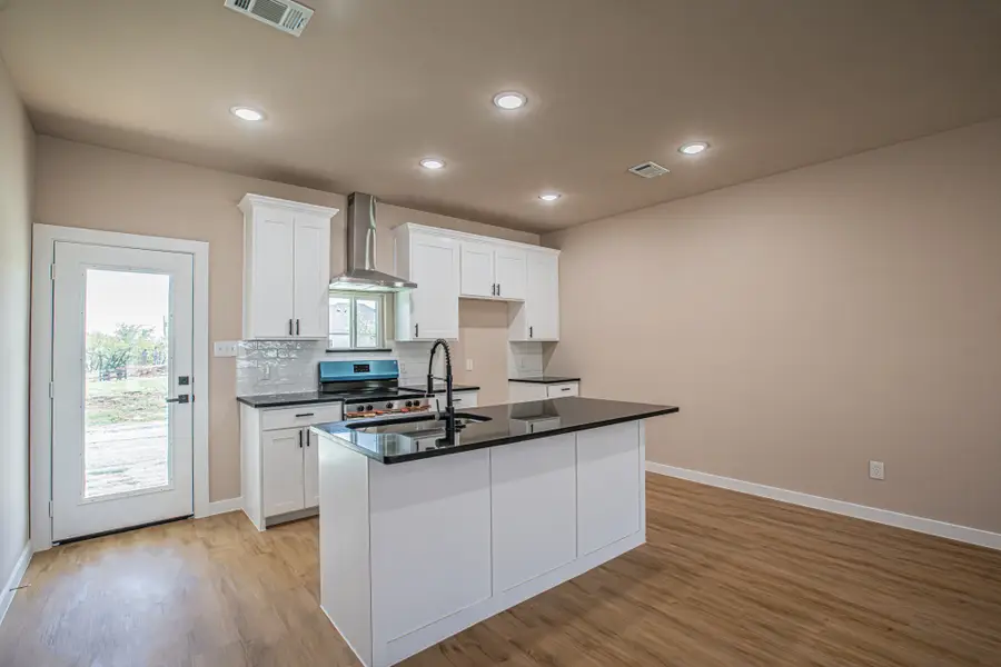 120 Brookview Drive, Bridgeport, TX 76426 - Image #2