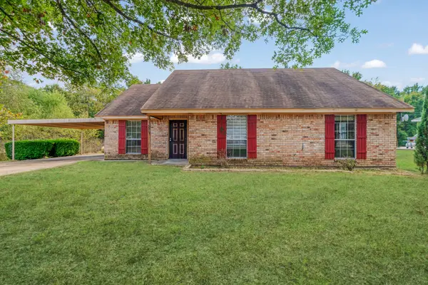302 Cripple Creek, Powderly, TX 75473