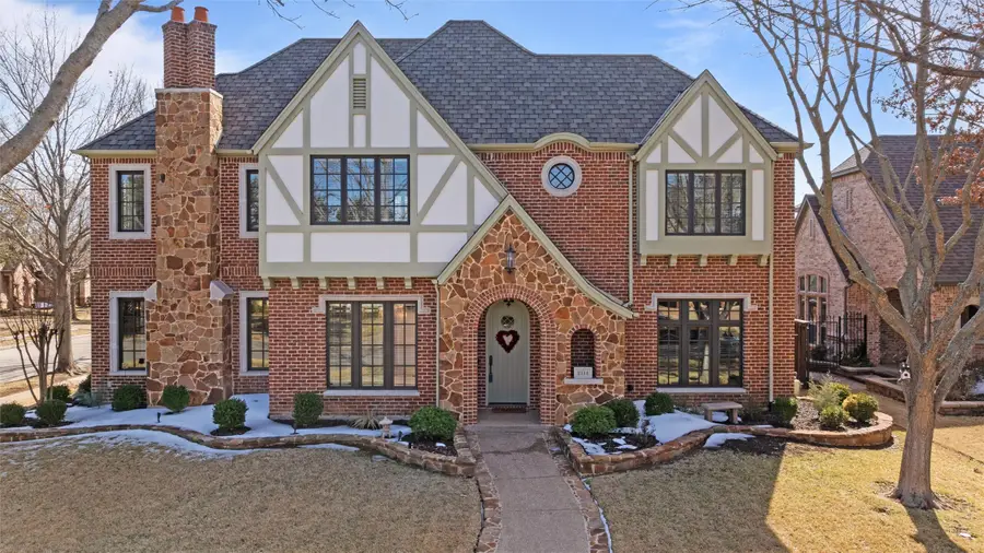 2114 Castle Creek Drive, Mansfield, TX 76063 - Image #2