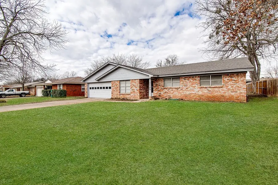 1108 Davis Street, Cleburne, TX 76033 - #2