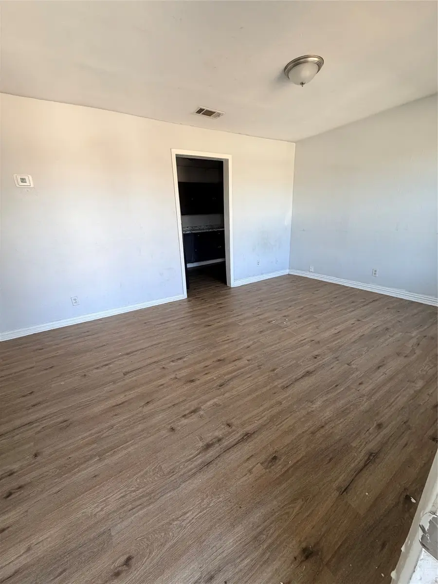 2700 Bideker Avenue, Fort Worth, TX 76105 - Image #2