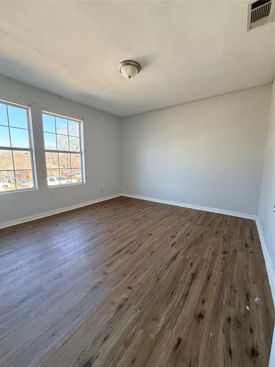 2700 Bideker Avenue, Fort Worth, TX 76105 - Image #3