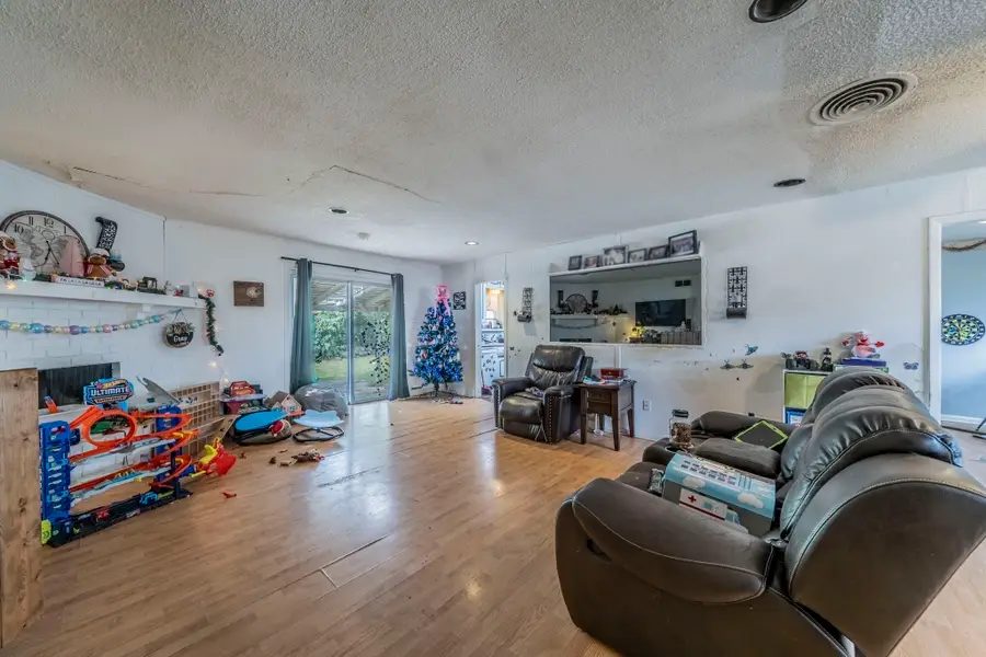 3816 Springbranch Drive, Benbrook, TX 76116 - Image #2