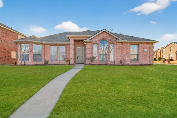 800 Kathryn Drive, Lewisville, TX 75067