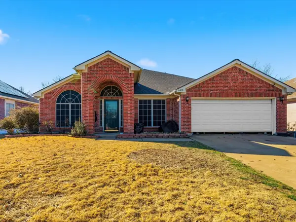 6410 St Alban Court, Arlington, TX 76001