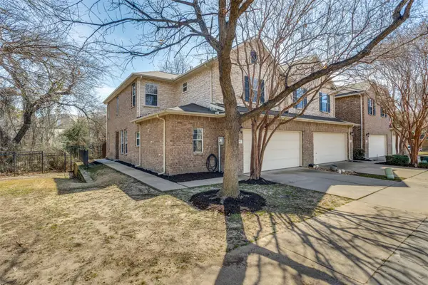 252 Turnberry Lane, Lewisville, TX 75067