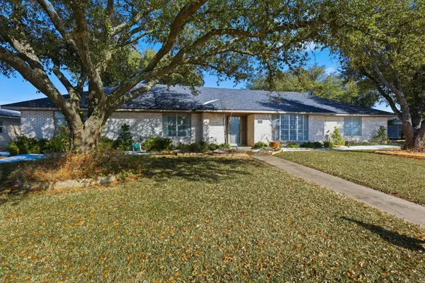 300 Red River Drive, Whitesboro, TX 76273