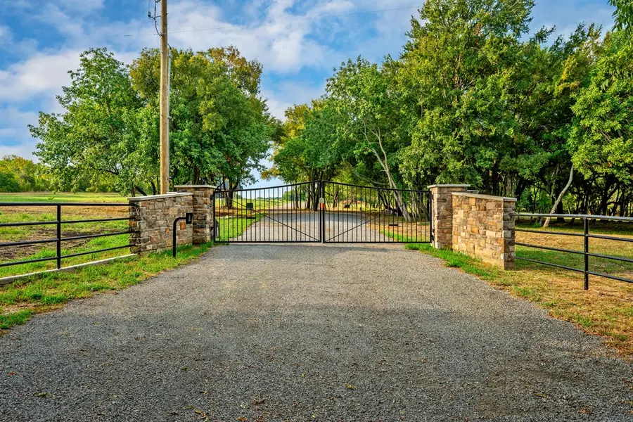 1015 Waters Edge Drive, Denison, TX 75020 - #2