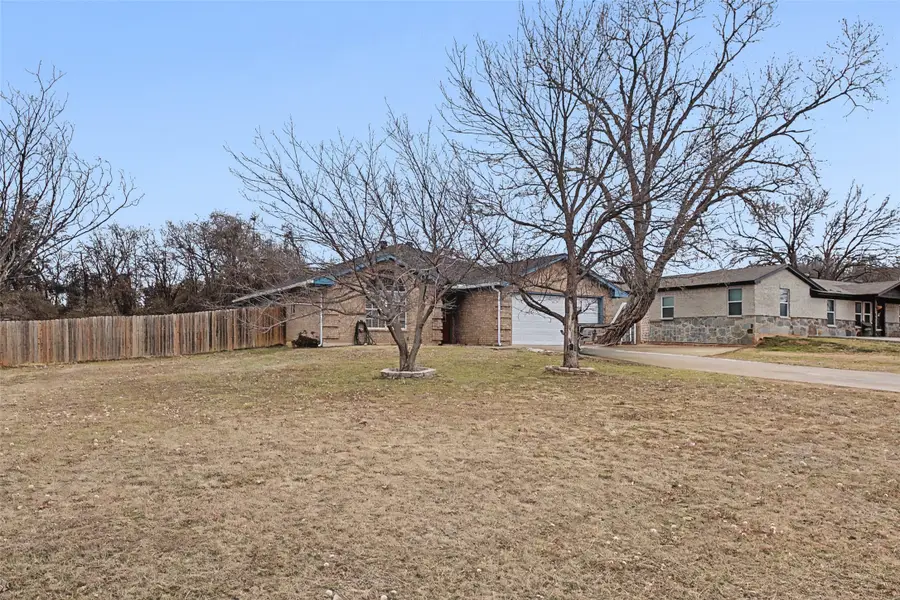 323 Sage Trail, Springtown, TX 76082 - Image #2