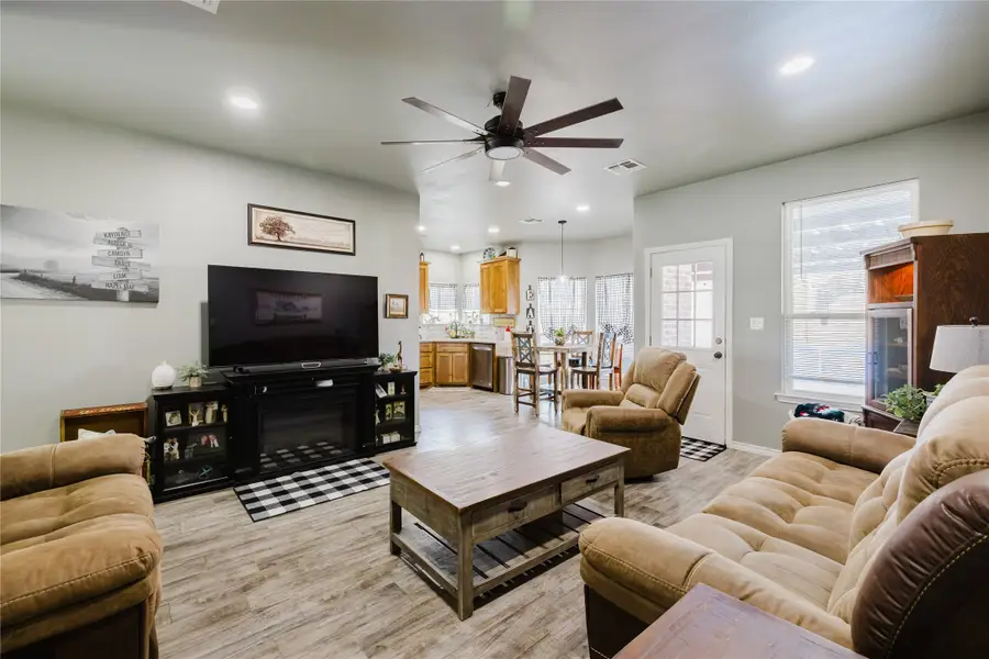 404 Colony Street, Eastland, TX 76448 - #2