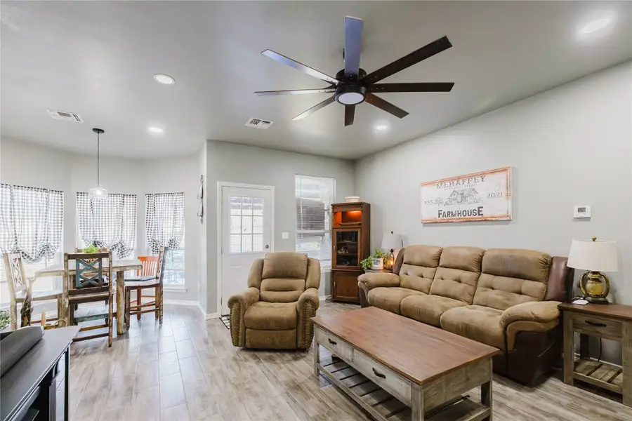 404 Colony Street, Eastland, TX 76448 - #3