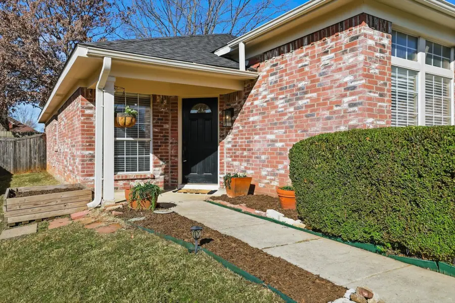 739 Thousand Oaks Drive, Lake Dallas, TX 75065 - Image #2