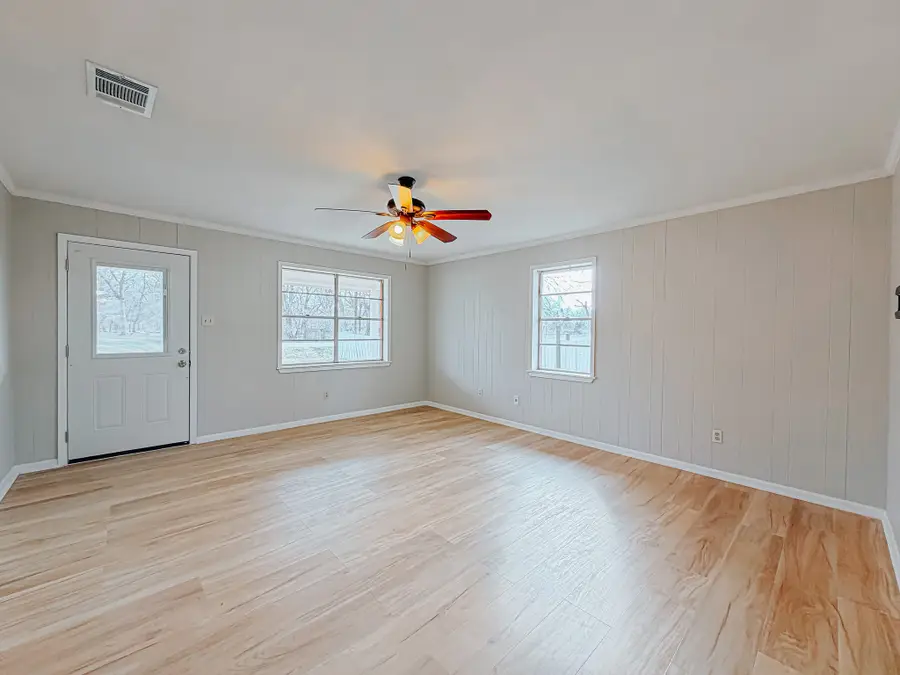 226 E Main Street, Corsicana, TX 75109 - #2