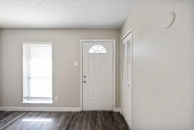 802 Las Palmas Drive, Grand Prairie, TX 75052 - Image #3