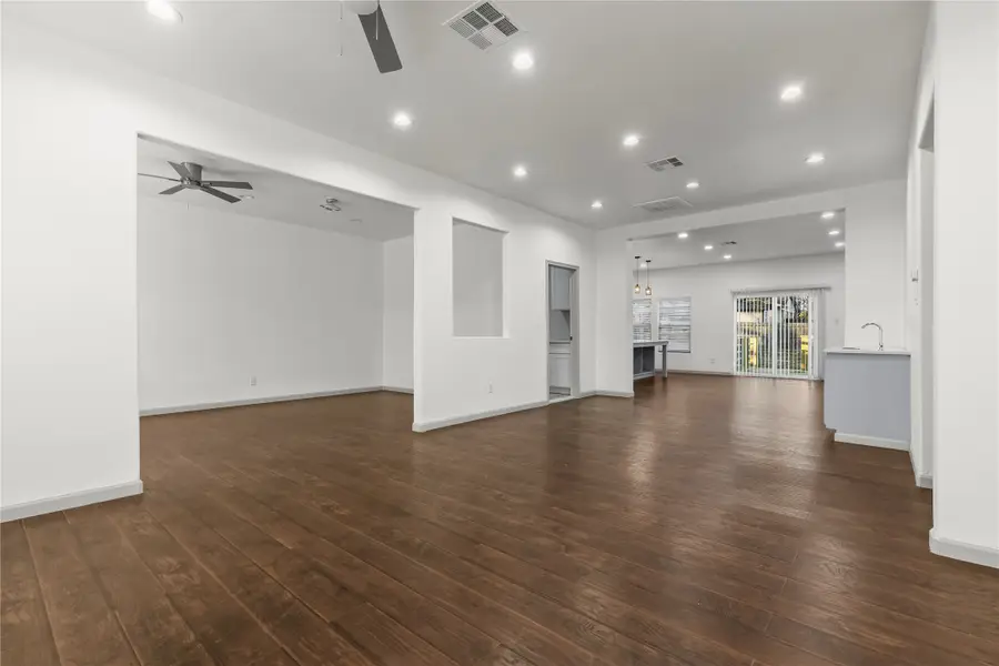 1207 E Russell Avenue, Carrollton, TX 75006 - Image #3