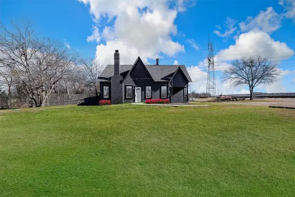 801 S Hampton Road, Crowley, TX 76036