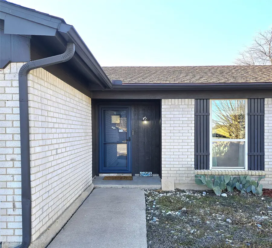 6051 Oakdale Court, Watauga, TX 76148 - #2