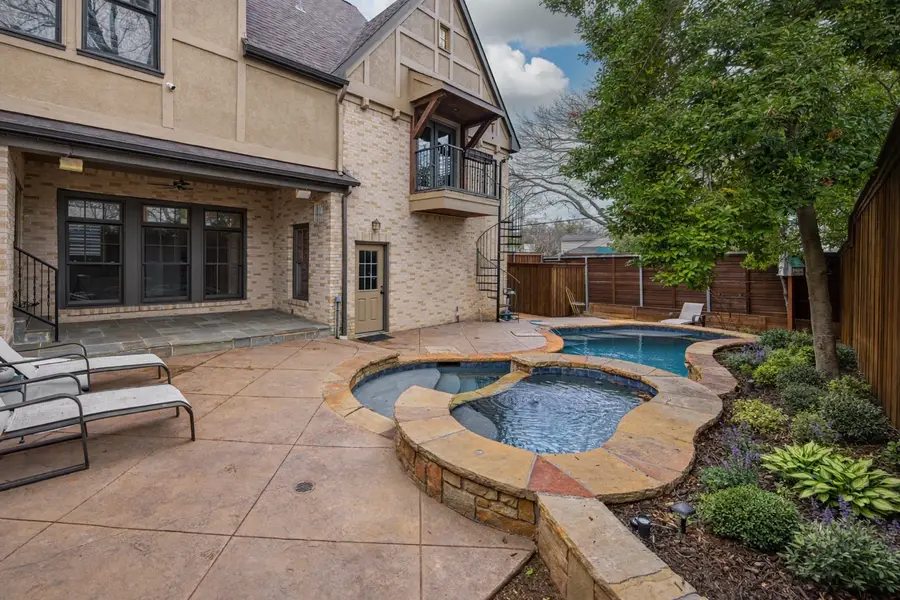 6319 Mccommas Boulevard, Dallas, TX 75214 - Image #2