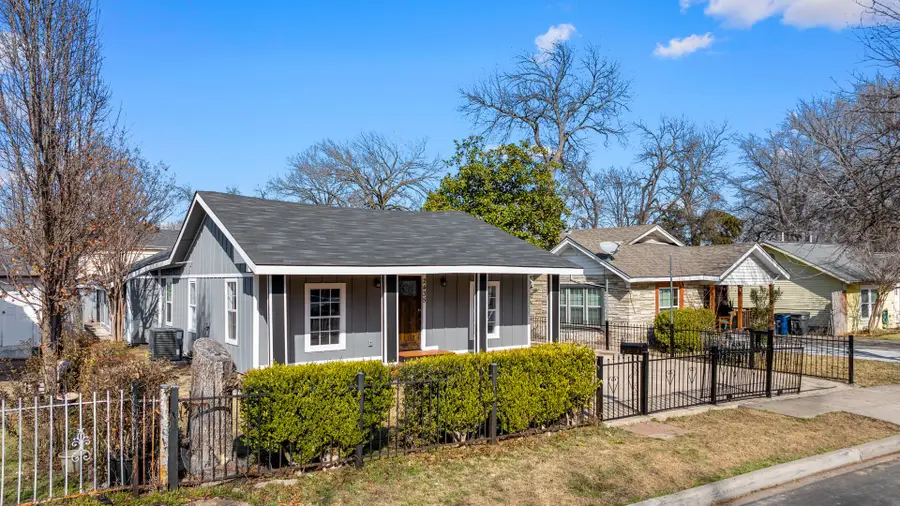2435 Sharon Street, Dallas, TX 75211 - Image #2