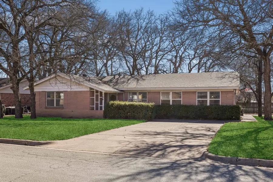 100 Oakhurst Drive, Hurst, TX 76053 - Image #2