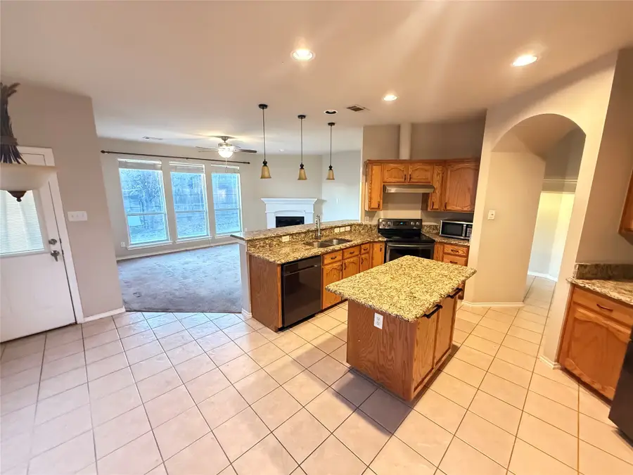 10605 Foothill Drive, Fort Worth, TX 76131 - Image #3