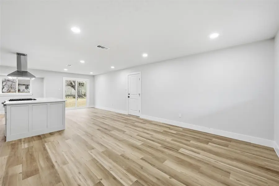 302 E Fuller Drive, Euless, TX 76039 - Image #2