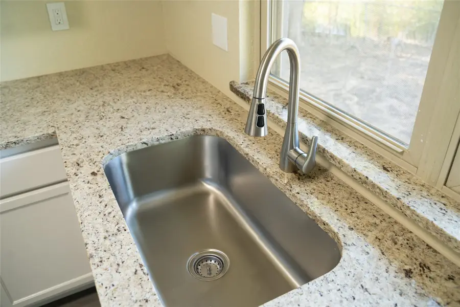 807 Crockett, Midlothian, TX 76065 - Image #3